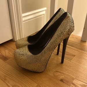 Steve Madden Devona platform pumps size 6.5